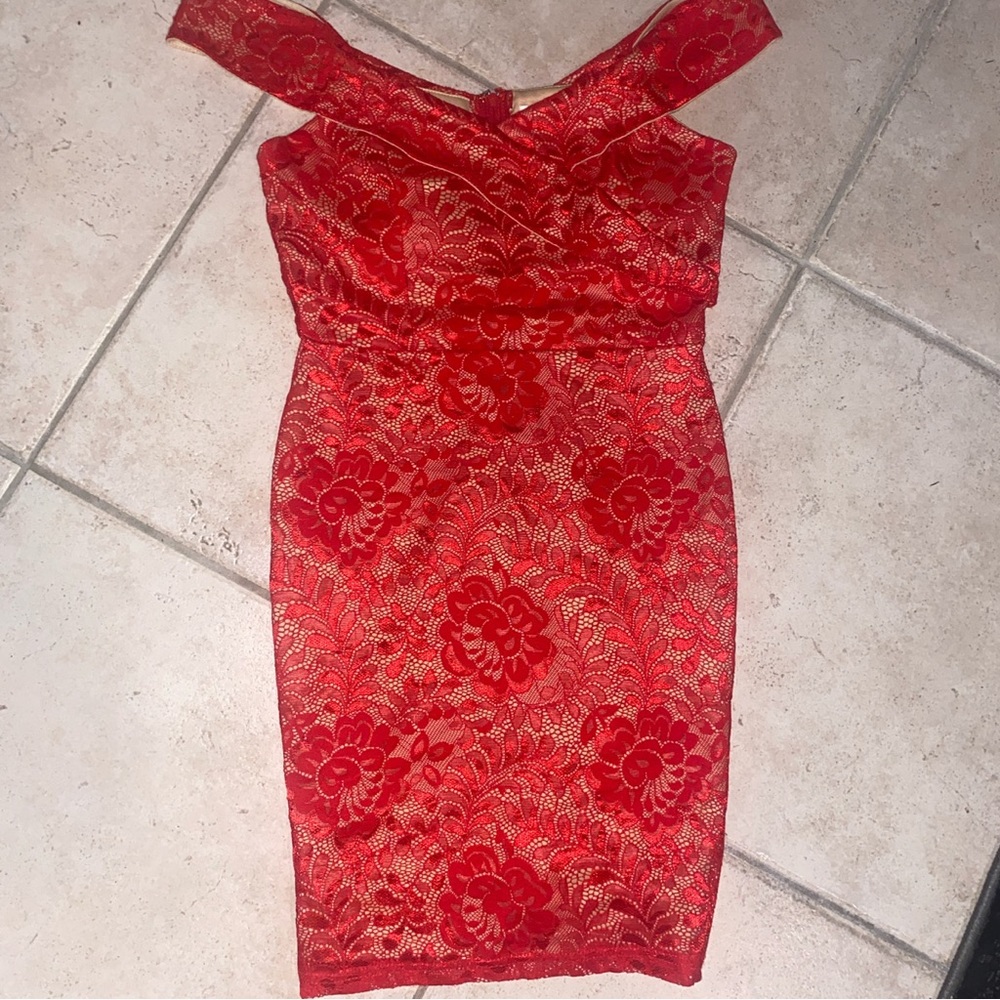 Off-The-Shoulder Tight Red Lace Dress